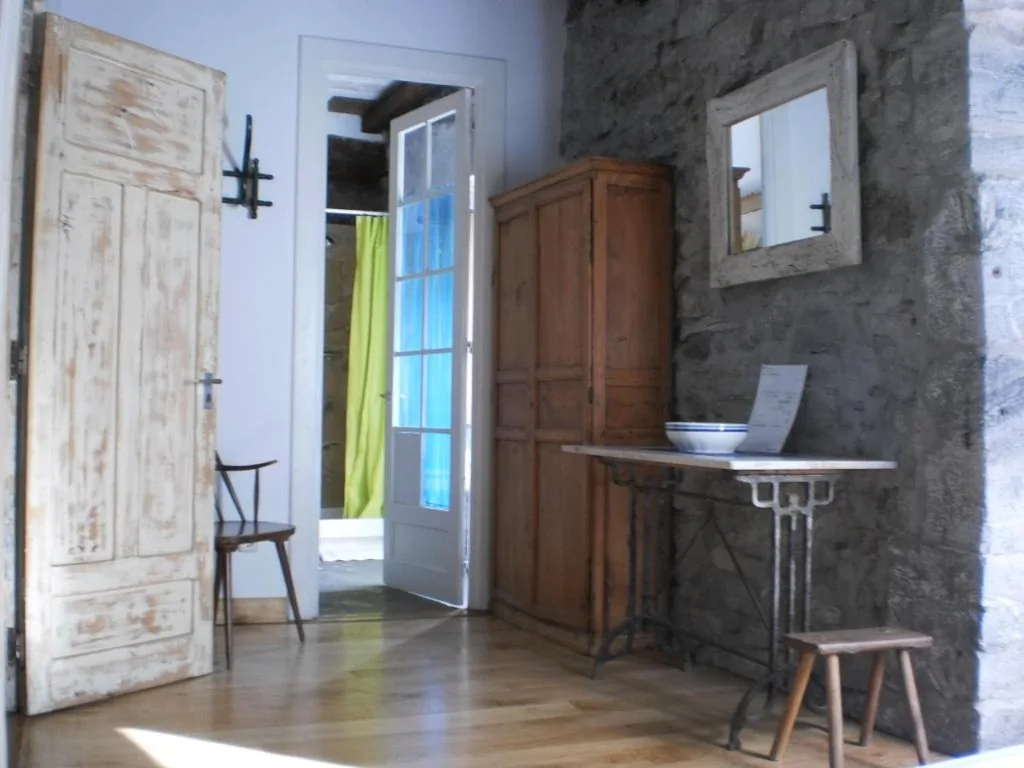 Camera tripla con bagno privato — Larraenea Bed and Breakfast