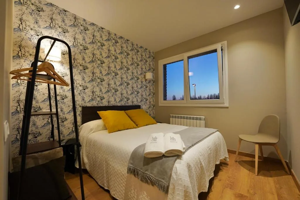 Doppelzimmer mit eigenem Bad — Larrion Hostal - Ostatua