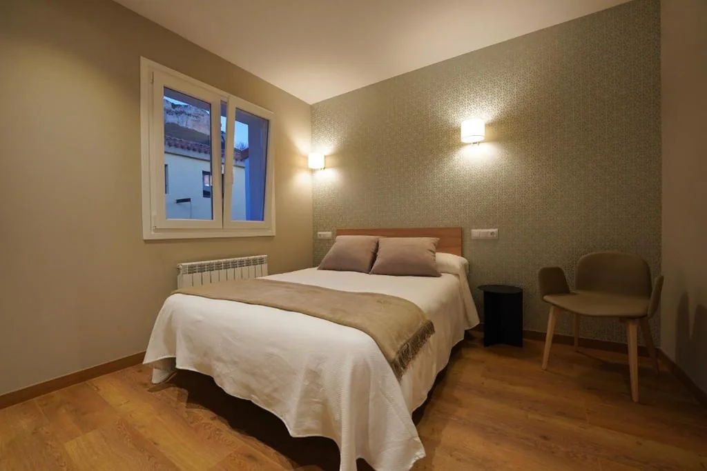 Deluxe-Doppelzimmer mit Balkon — Larrion Hostal - Ostatua