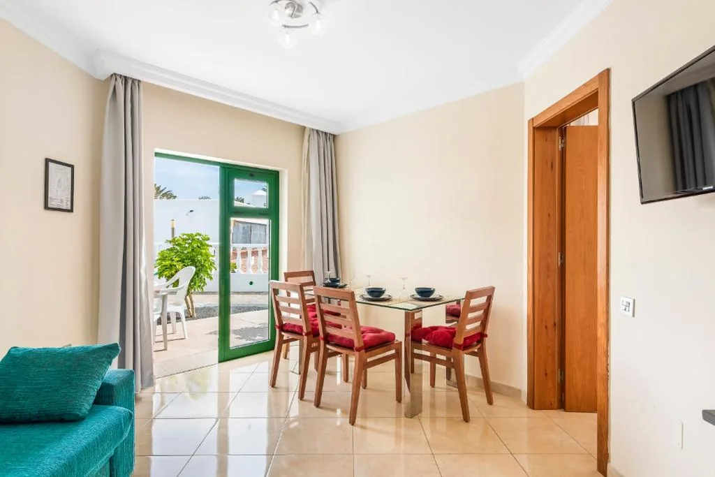 One-Bedroom Premium Sunny Apartment — Las Adelfas