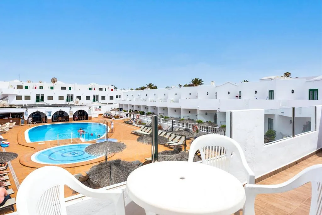 Two-Bedroom Premium Family Sunny Apartment — Las Adelfas