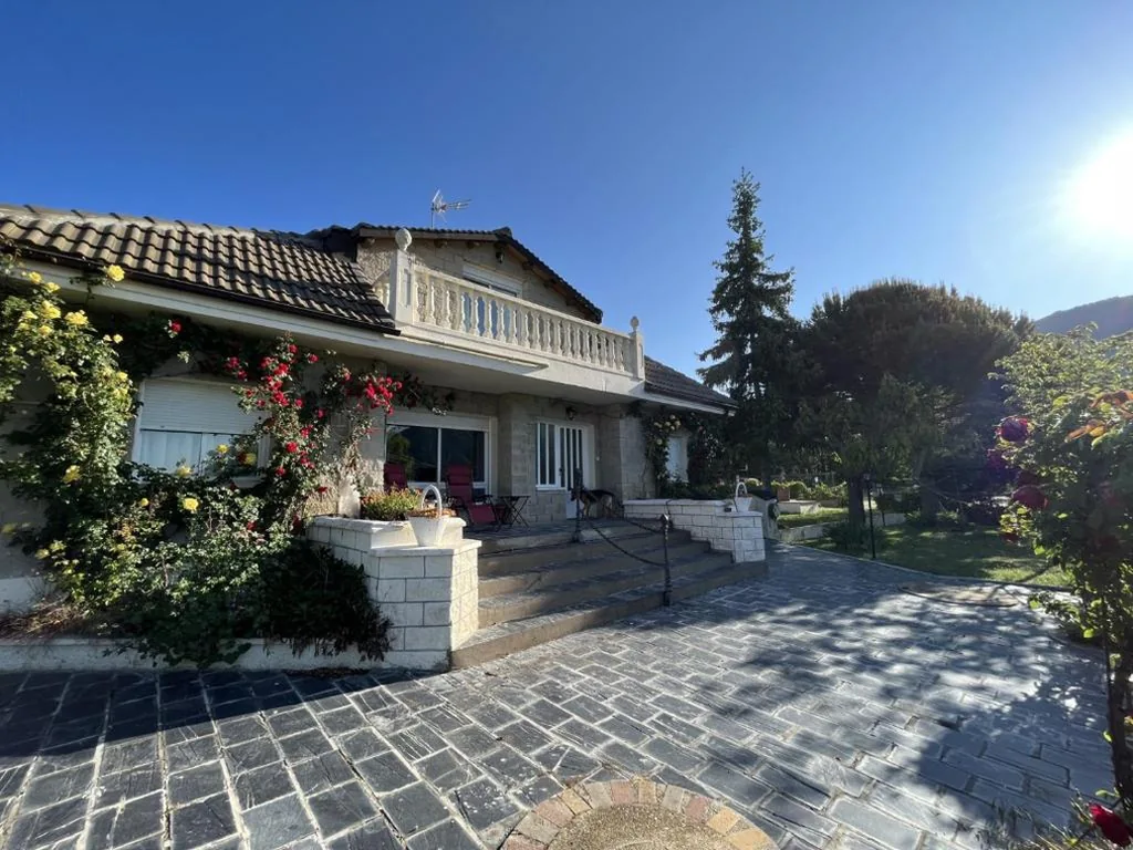 Villa — LAS AMAPOLAS