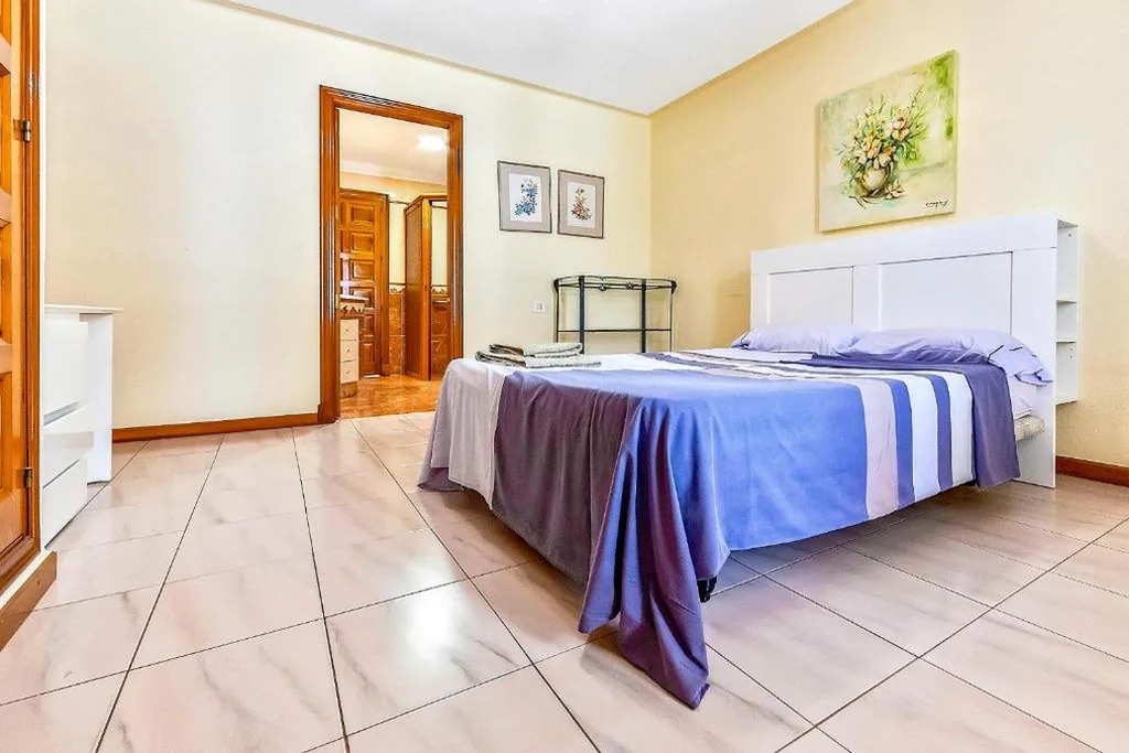 Habitación Doble con baño compartido - 1 o 2 camas — Las Americas Family Inn
