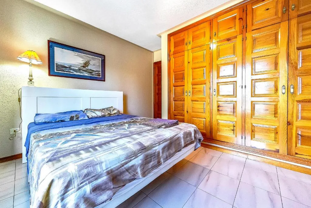 Habitación Doble con baño compartido — Las Americas Family Inn