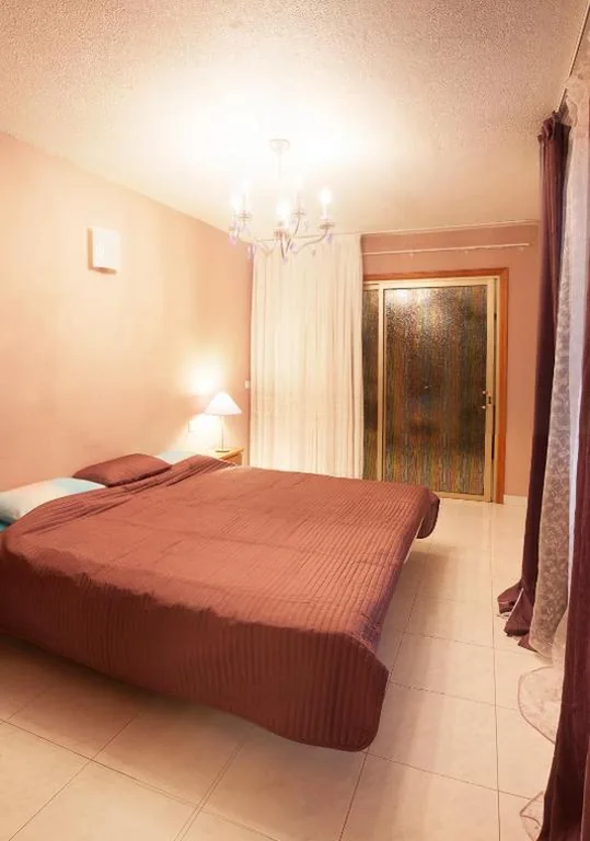 Habitación Doble con baño privado - 2 camas — Las Americas Family Inn