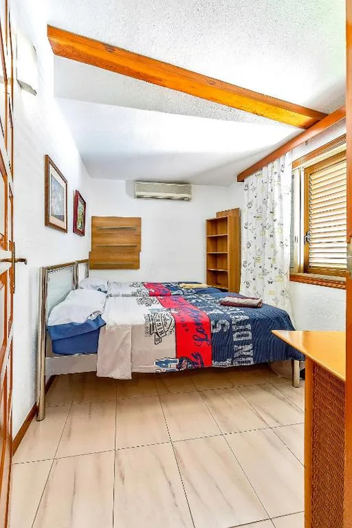 Habitación Doble Económica con baño compartido - 2 camas — Las Americas Family Inn