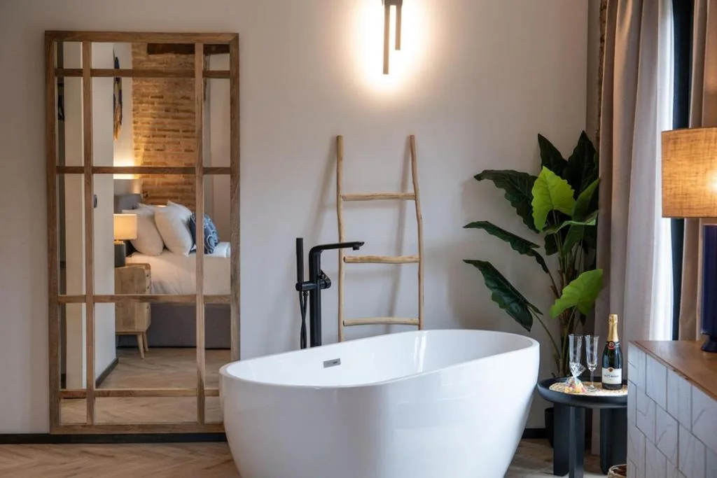 Habitación Doble Deluxe con bañera — Las Amiras Homes Collection Adults Recommend