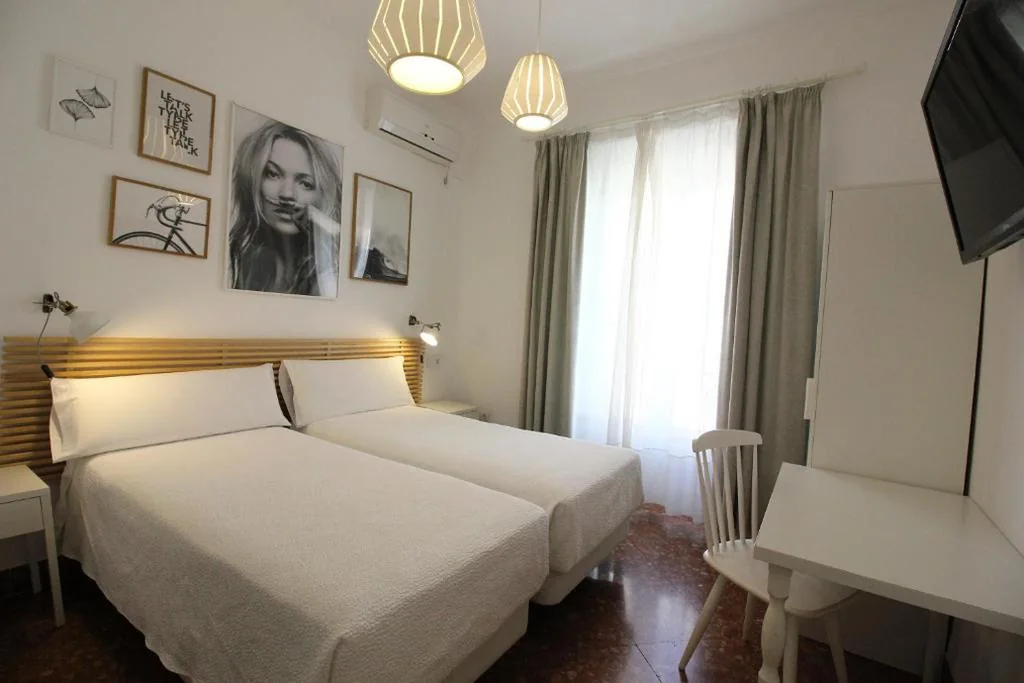 ツインルーム - ベッド2台 — Las Atarazanas - Design Hostal