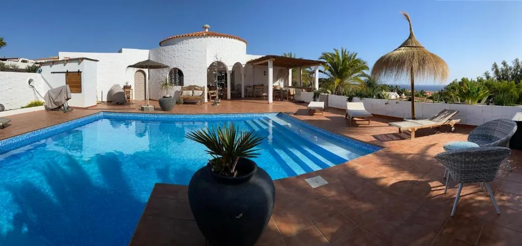 Villa — Las Banderas