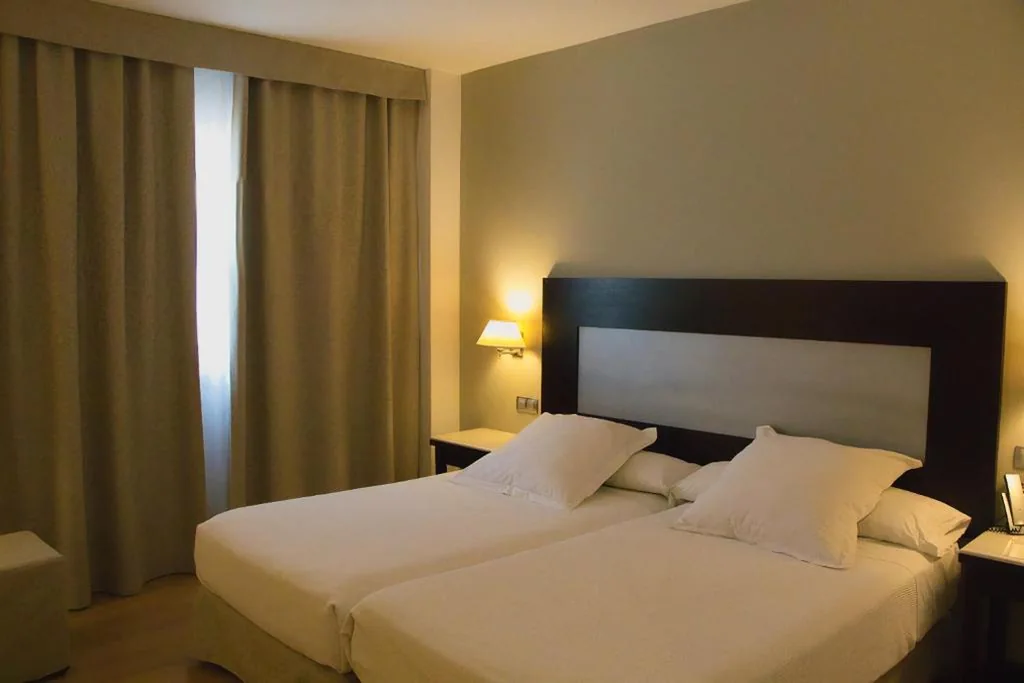 Habitación Doble con parking - 2 camas — Las Bóvedas