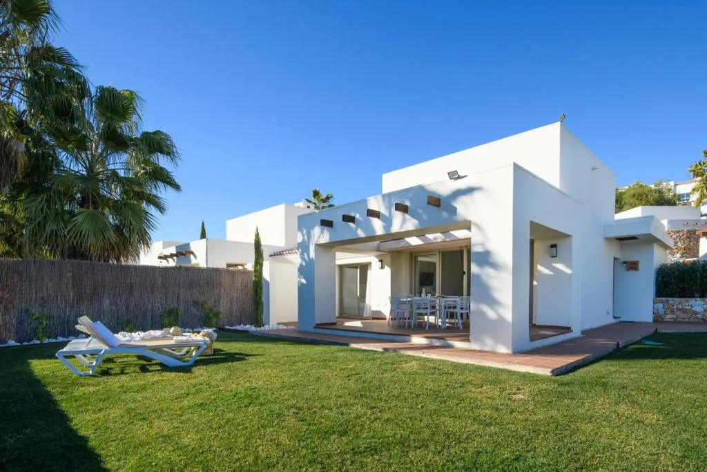 Villa de 3 dormitorios — Las Colinas Golf & Country Club Residences