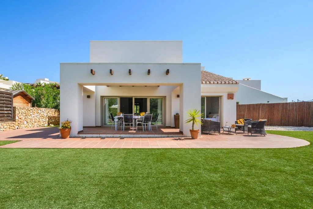 Villa Superior — Las Colinas Golf & Country Club Residences