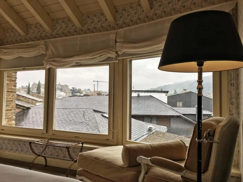Habitación con cama grande — Las Doñas del Portazgo