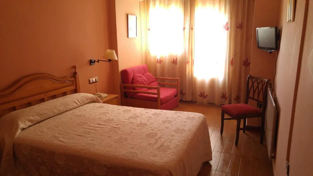 Camera doppia con letto matrimoniale o 2 letti singoli — LAS GLORIAS