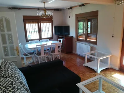 Las Higueras -casa con jardín- — foto 8