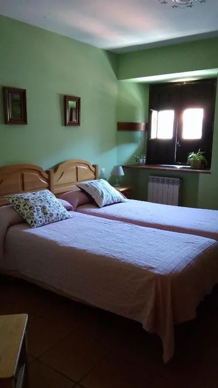 Standaardkamer met gedeelde badkamer - 2 bedden — Las Huellas de Cameros
