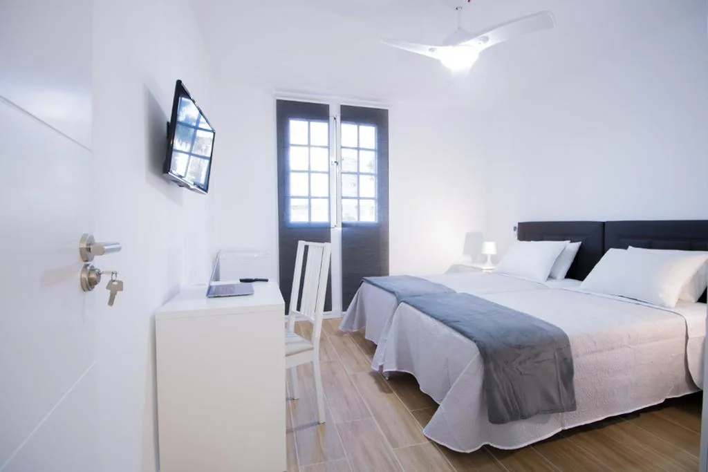 Tweepersoonskamer met Gedeelde Badkamer - 2 Bedden — Las Palmas Smart Rooms