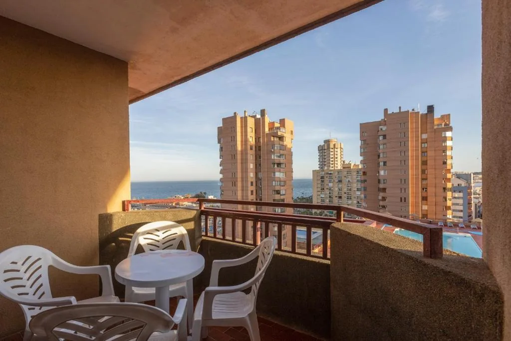 Doppelzimmer mit Meerblick und 2 Betten — Las Palmeras Affiliated by FERGUS