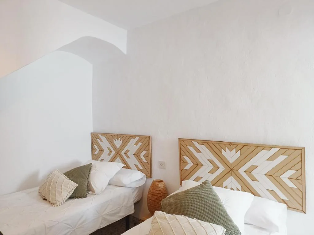 Las Pizarrillas: tu hogar en este blanco pueblo