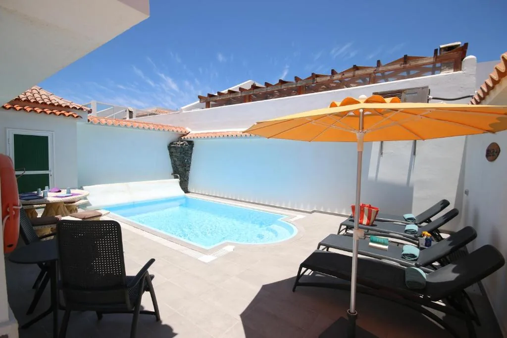 Villa — LAS ROSAS by RENTMEDANO Stunning luxury Chocolate Box villa with private heated pool & wifi