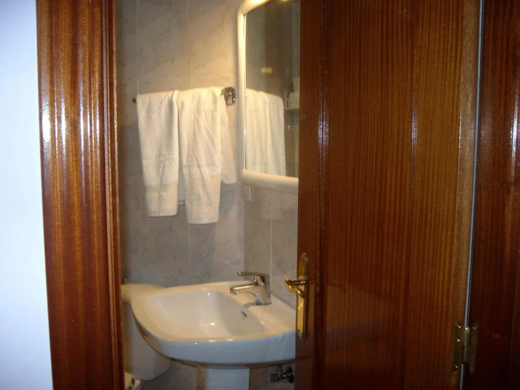 Habitación Triple con baño privado — Las Tercias