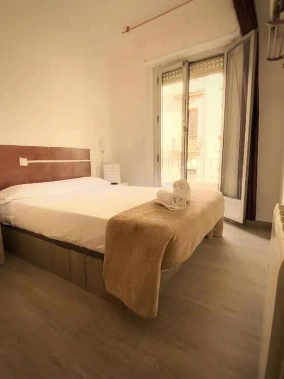 Quarto com cama de casal — LÀtic Rooms