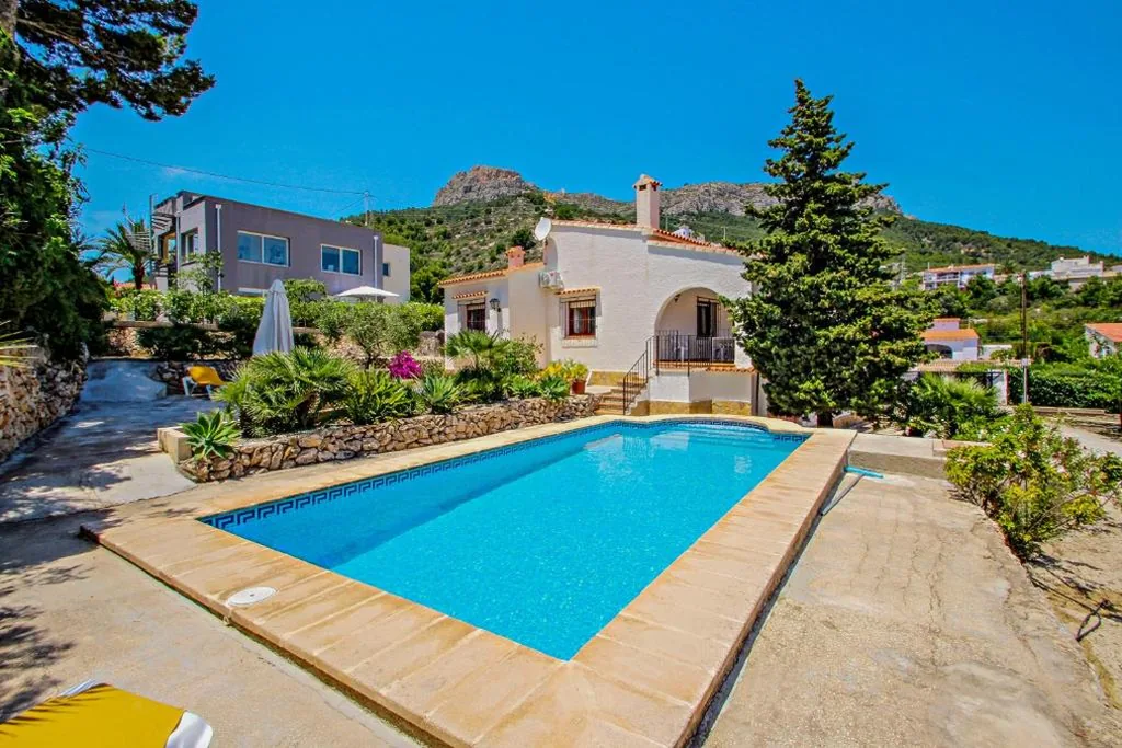 Casa con 4 camere da letto — Laura-29A - pretty holiday property with garden and private pool in Calpe