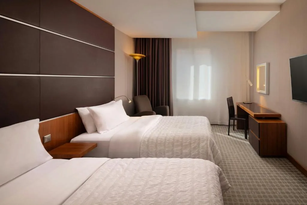 Habitación Doble Deluxe - 2 camas — Le Meridien Barcelona