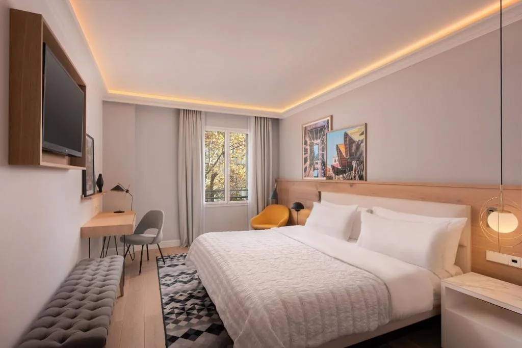 Habitación Premium con cama extragrande — Le Meridien Barcelona