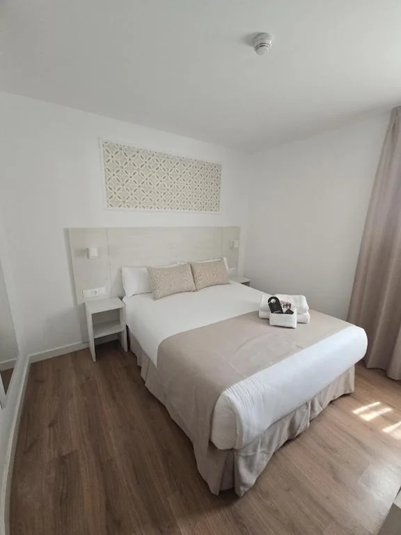 Doppelzimmer mit eigenem Bad — Le Petit Palü Sevilla
