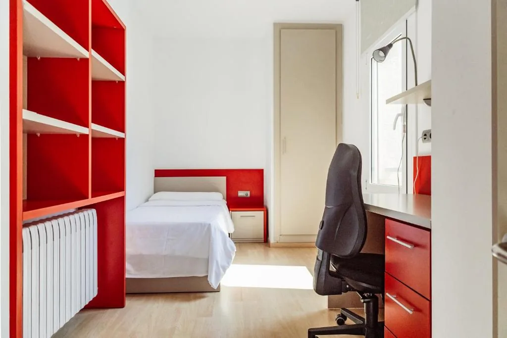 Habitación Individual con baño privado — Leevin Stay Hostel