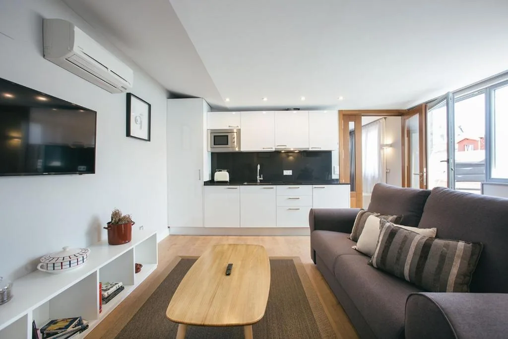Apartamento con terraza - Ático — Legazpi Doce Rooms & Suites