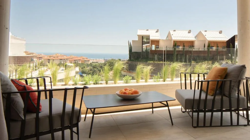 Deluxe Studio — Leiro Residences