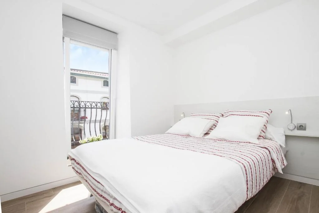 Tweepersoonskamer met externe eigen badkamer — Lekeitio Aterpetxea Hostel