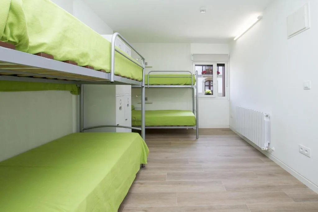 Familiekamer met eigen badkamer — Lekeitio Aterpetxea Hostel