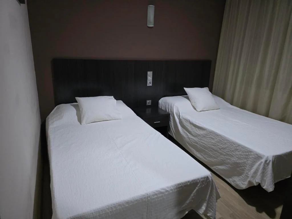 Doppelzimmer mit 2 Betten — LENGÜETERO S.L