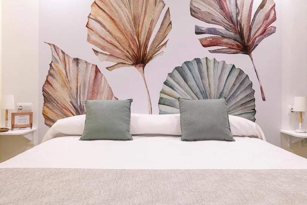 Zimmer mit extragroßem Doppelbett — LEON DORMIDO Rooms & Apartments