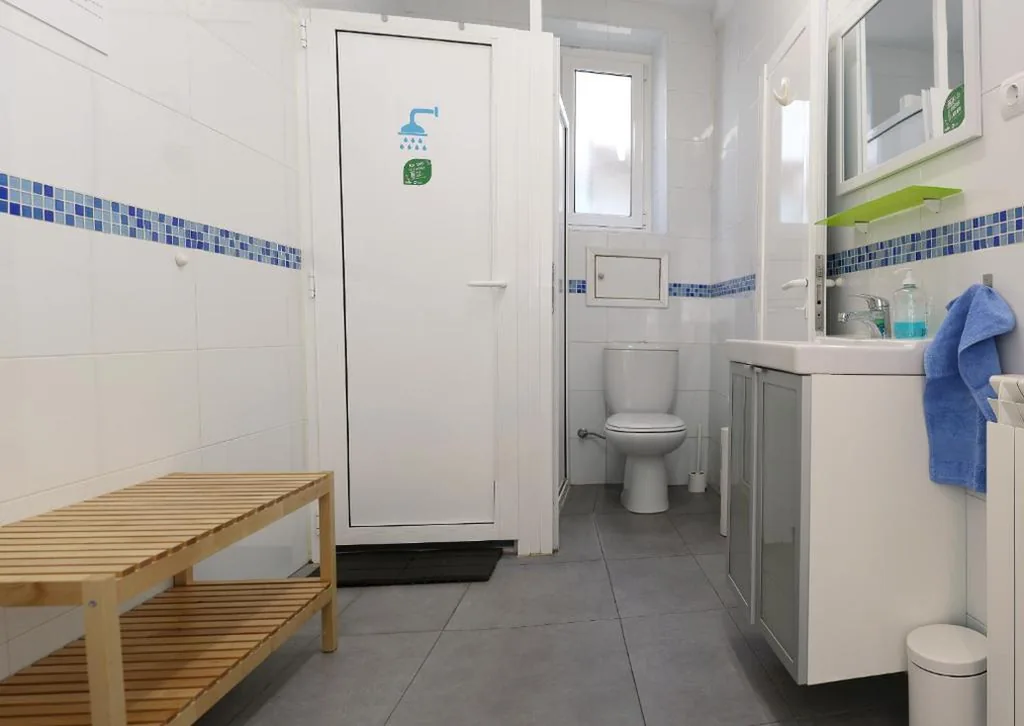 Lit en dortoir partagé de 6 lits — Leon Hostel