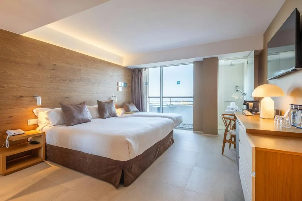 Habitación Triple Deluxe — Leonardo Boutique Hotel Mallorca Port Portals - Adults only