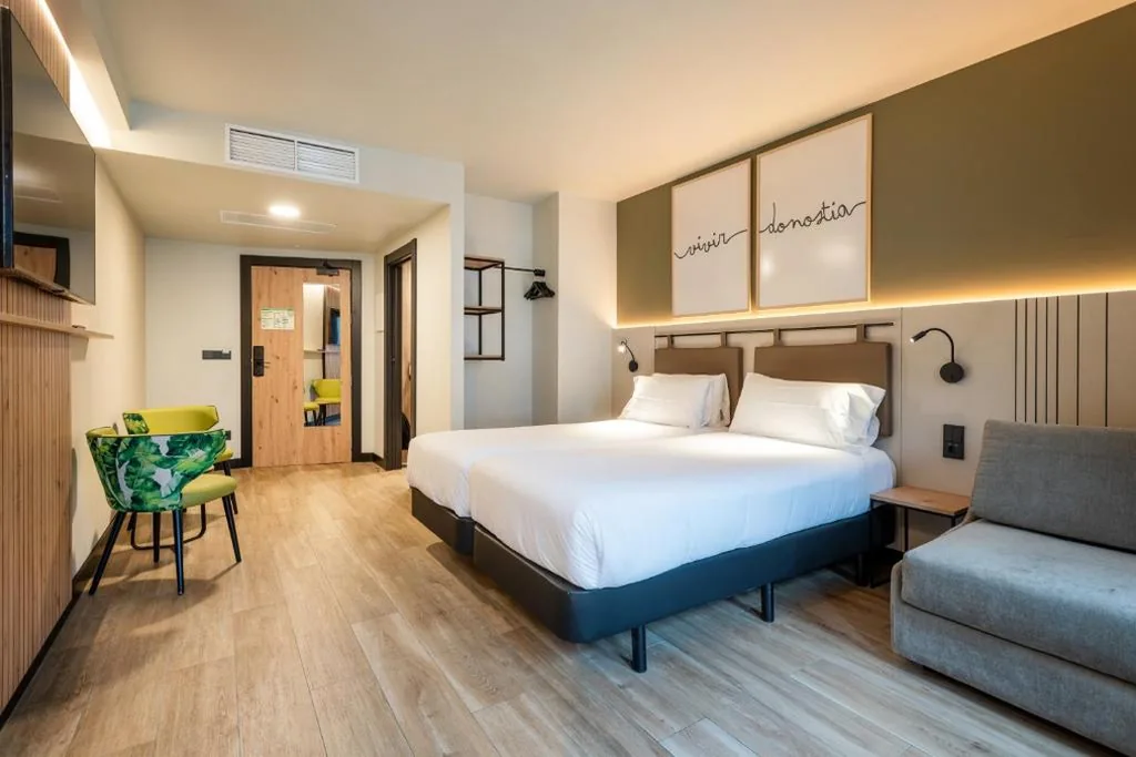 Habitación Triple Superior — Leonardo Boutique Hotel San Sebastián