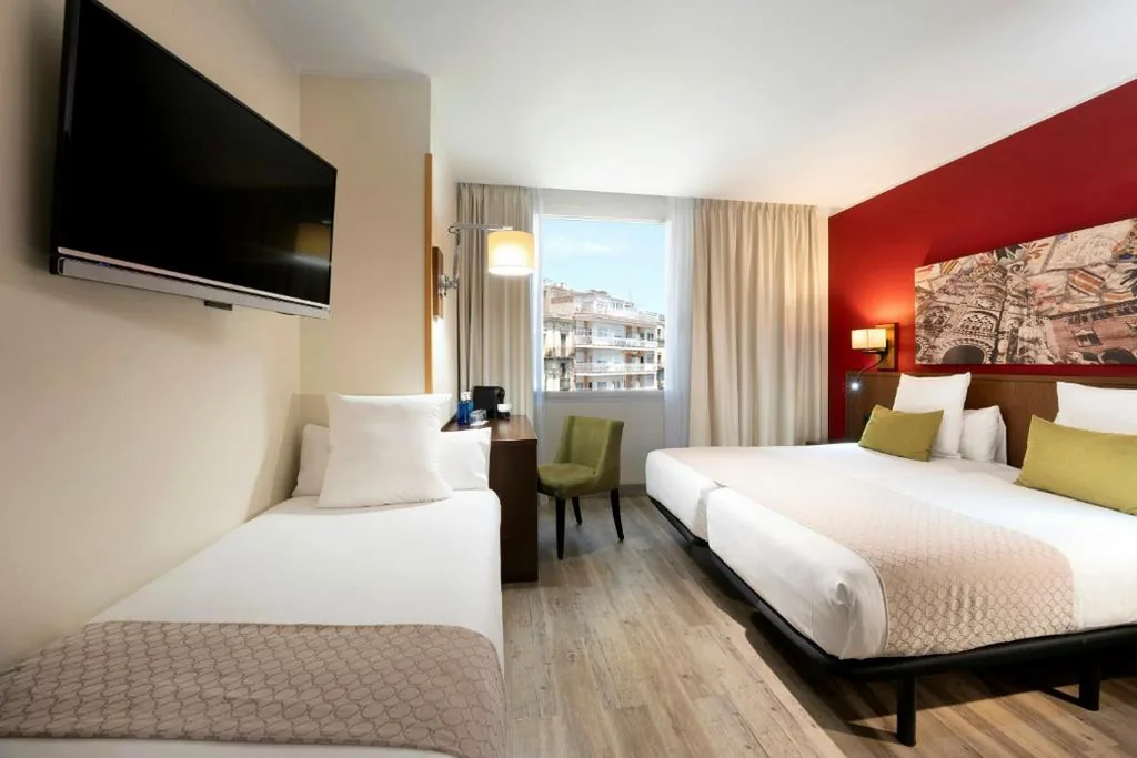 Camera Tripla Superior — Leonardo Hotel Barcelona Gran Via