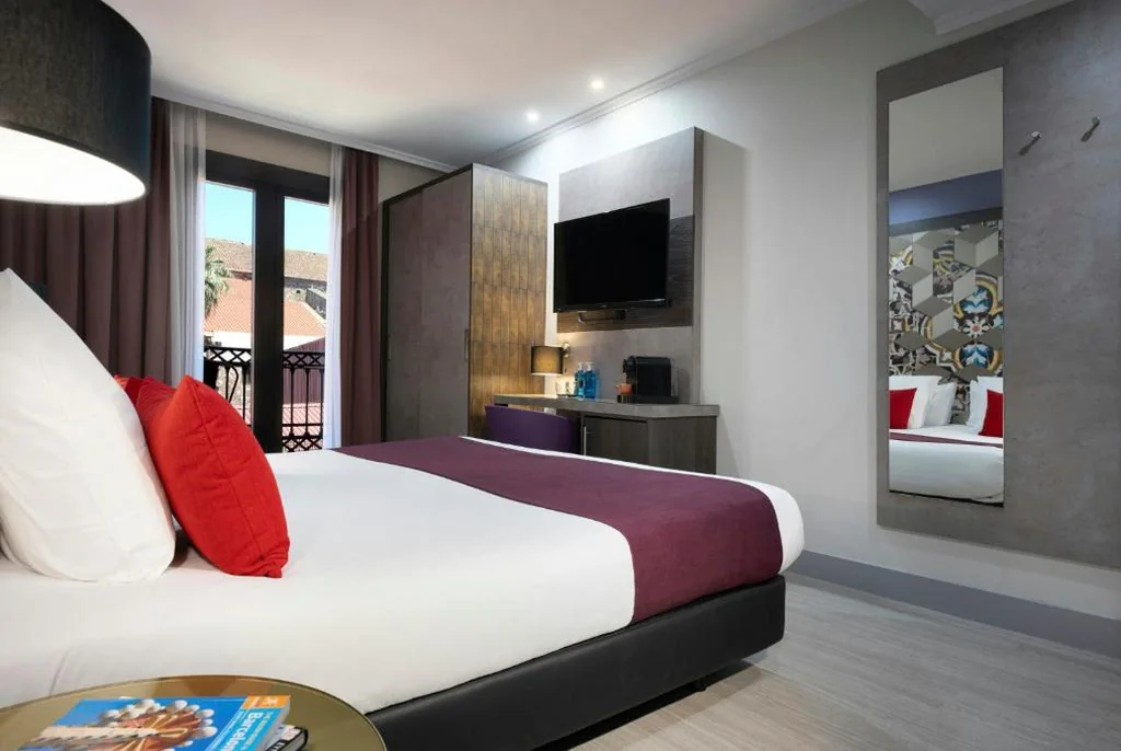 Superior-Dreibettzimmer — Leonardo Hotel Barcelona Las Ramblas