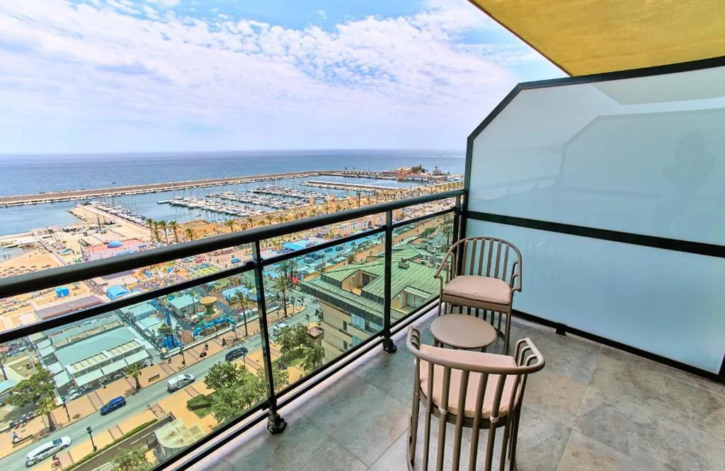Quarto Duplo Deluxe com vista para o mar - 2 camas individuais — Leonardo Hotel Fuengirola Costa del Sol