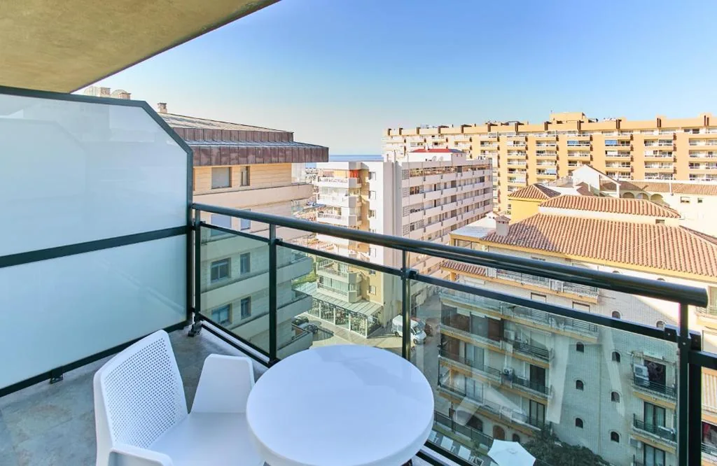Quarto Triplo Comfort — Leonardo Hotel Fuengirola Costa del Sol