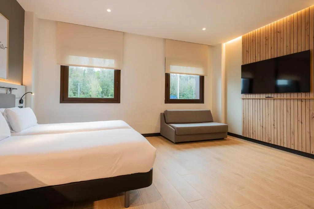Habitación Cuádruple Deluxe — Leonardo Hotel San Sebastián