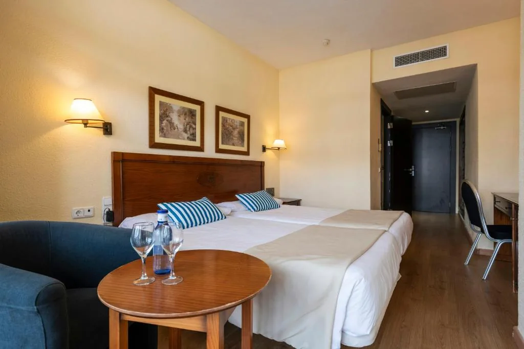 Dreibettzimmer Comfort — Leonardo Hotel Torremolinos Costa Del Sol