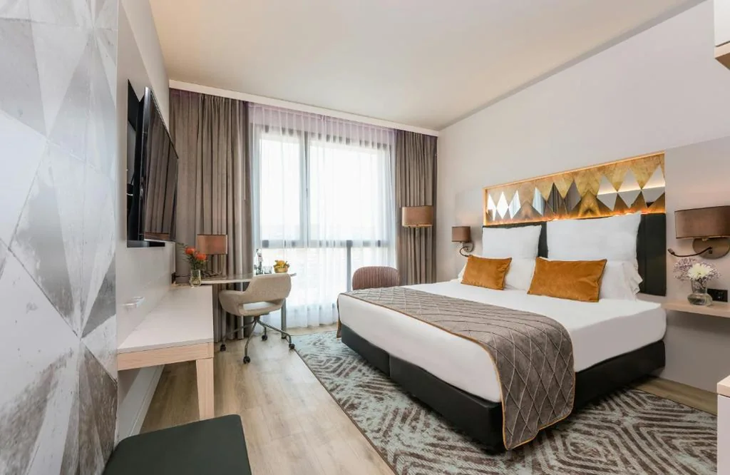 Doppelzimmer – 1 oder 2 Betten — Leonardo Royal Hotel Barcelona Fira