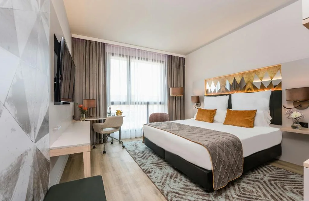 Dreibettzimmer Komfort — Leonardo Royal Hotel Barcelona Fira