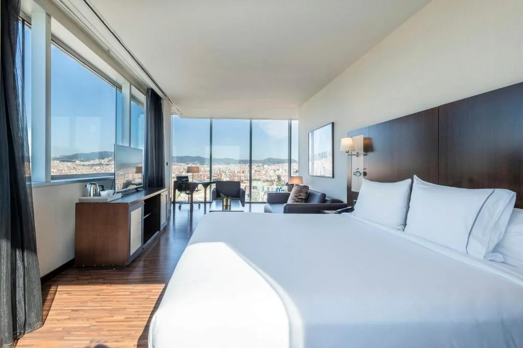 Suite Quadruple avec vue sur la mer — Leonardo Royal Hotel Barcelona Forum