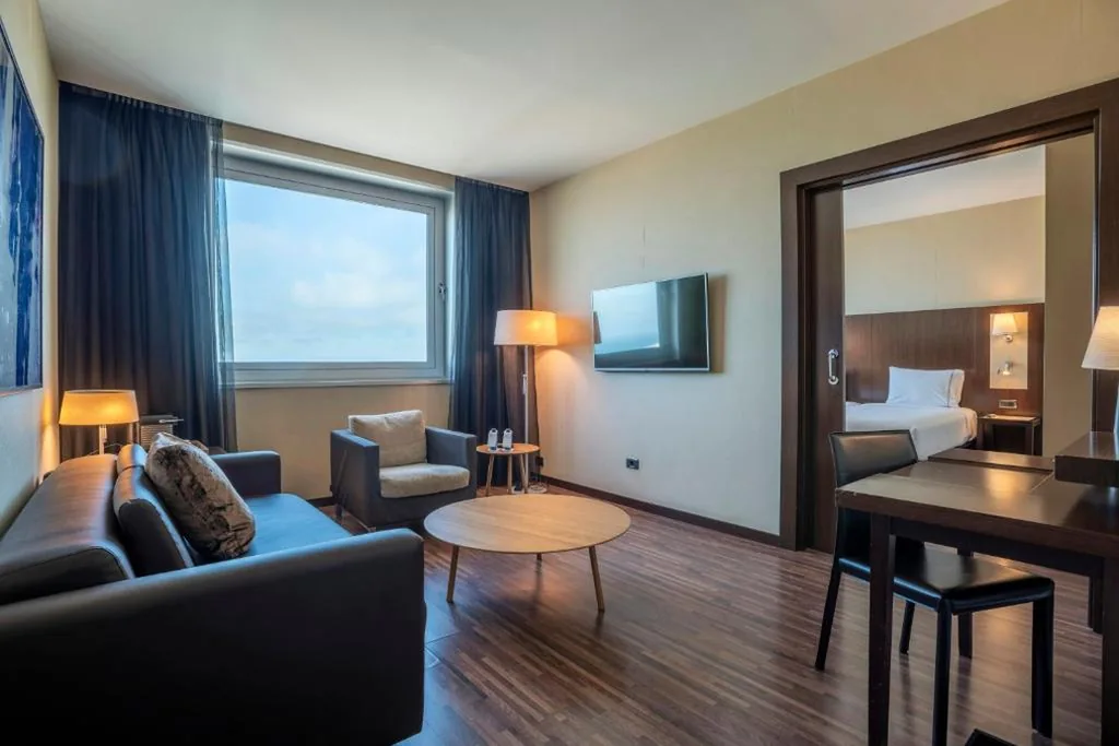 Suite Junior Quadruple — Leonardo Royal Hotel Barcelona Forum